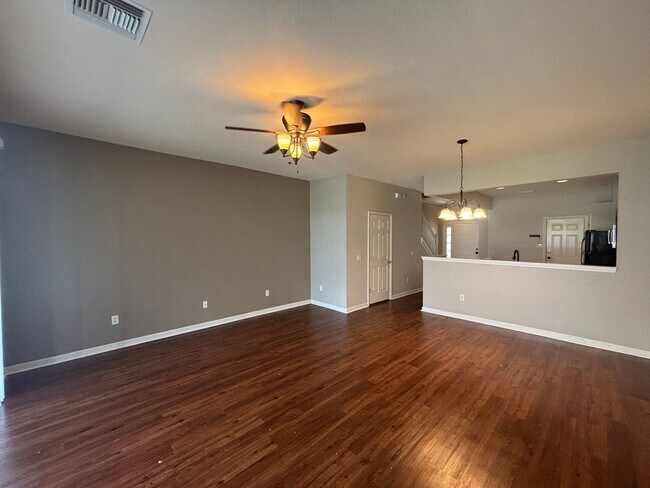 Building Photo - Amazing Neighborhood 3/3 W/Great Amenities!