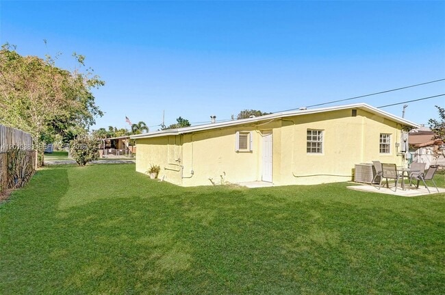 Building Photo - 6110 SW 38th St