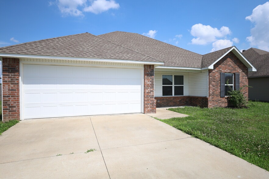 Building Photo - 3730 Churchill Dr