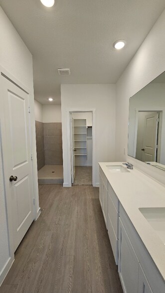 Building Photo - 6747 Welsh Dr