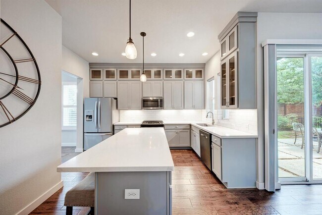 Building Photo - 10201 Cienega Cove