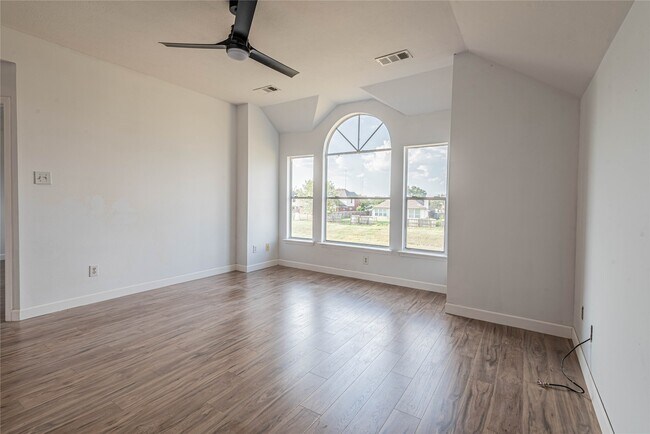 Building Photo - 1818 Quiet Hollow Dr