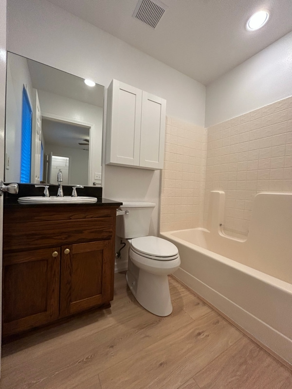 Building Photo - 10154 McClemont Ave