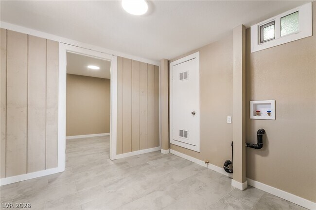 Building Photo - 5402 Tahoe Dr