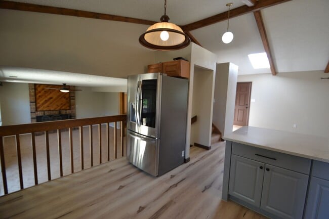 Building Photo - Westside 4 Bedroom with AC!