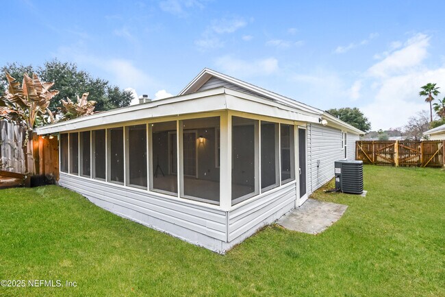 Building Photo - 12595 Ashmore Green Dr N