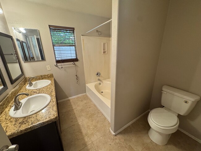 Building Photo - Beautiful & Cozy Chandler Home!