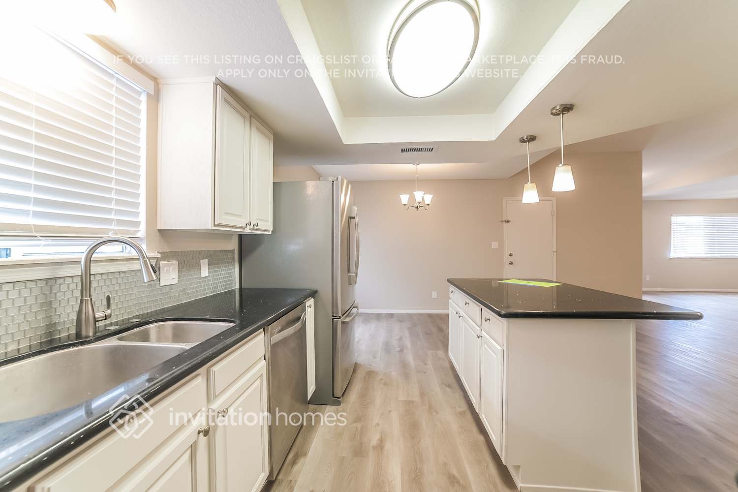 Building Photo - 2913 E Dolphin Ave