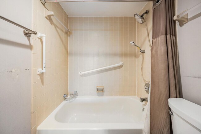 Building Photo - Spacious 2 Bed 2 Bath Condo in Heart of South Tampa