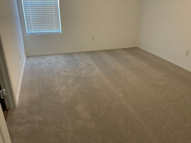 Building Photo - 2022 Meadow Ln