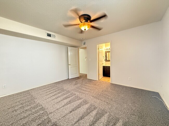 Building Photo - 14057 Tierra Delfin Dr