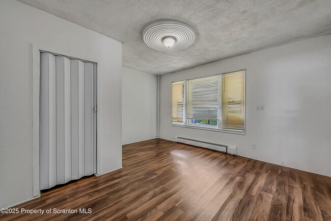 Building Photo - 2528 Boulevard Ave
