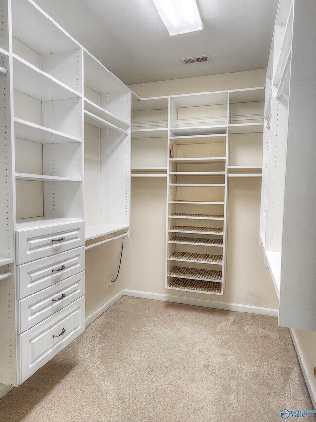 Building Photo - 93 Fernbrook Ct