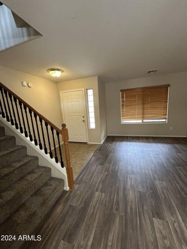 Building Photo - Very Spacious 4 bedroom, 2.5 bath in San Tan Valley