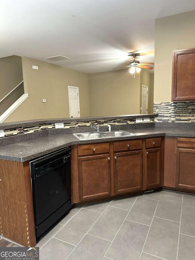 Building Photo - 538 Oakside Pl