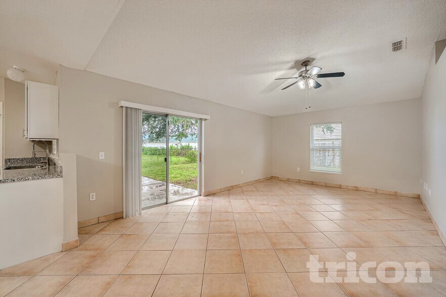 Building Photo - 104 Aurora Ln