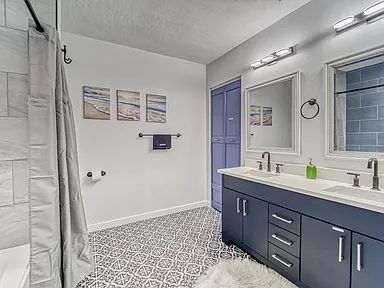 Building Photo - Riverside Heights Pool Home | Across from the Hillsborough River