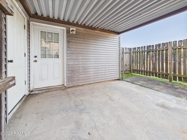 Building Photo - 114 Country Ln