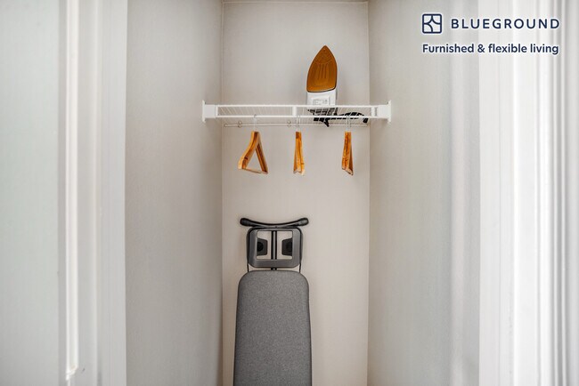 Building Photo - 350 S Jackson St