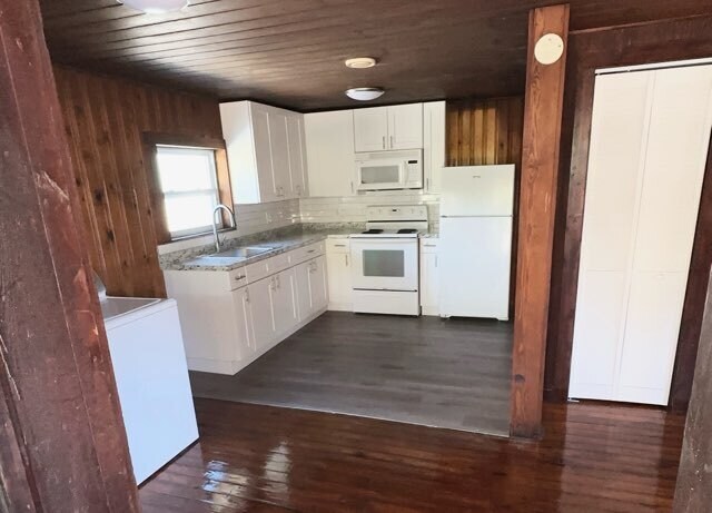 Building Photo - 719 Fern St