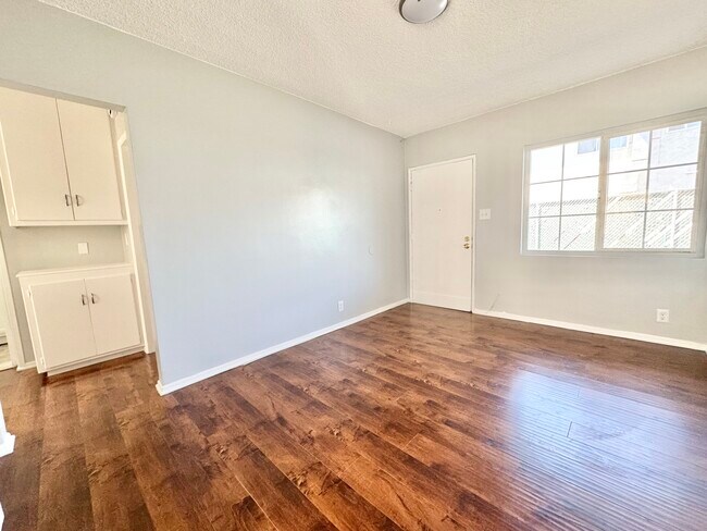 Building Photo - 13714 S Inglewood Ave