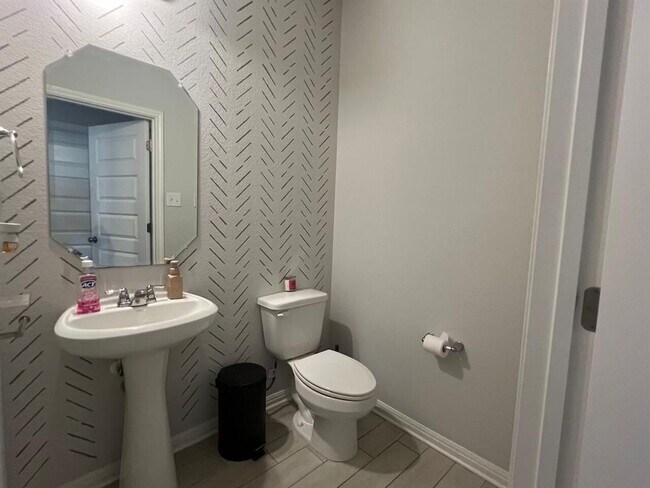 Building Photo - 124 Old Stage Coach Rd