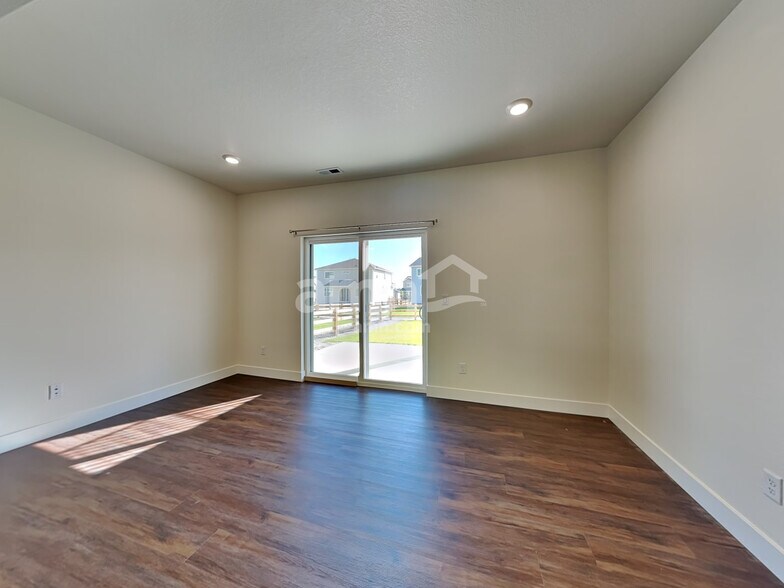 Building Photo - 3963 Ryedale Wy