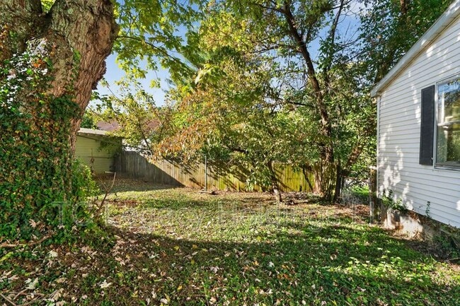Building Photo - 115 Martin St