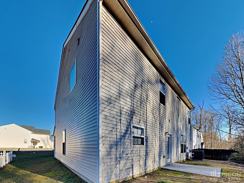 Building Photo - 7909 Bushy Creek Dr