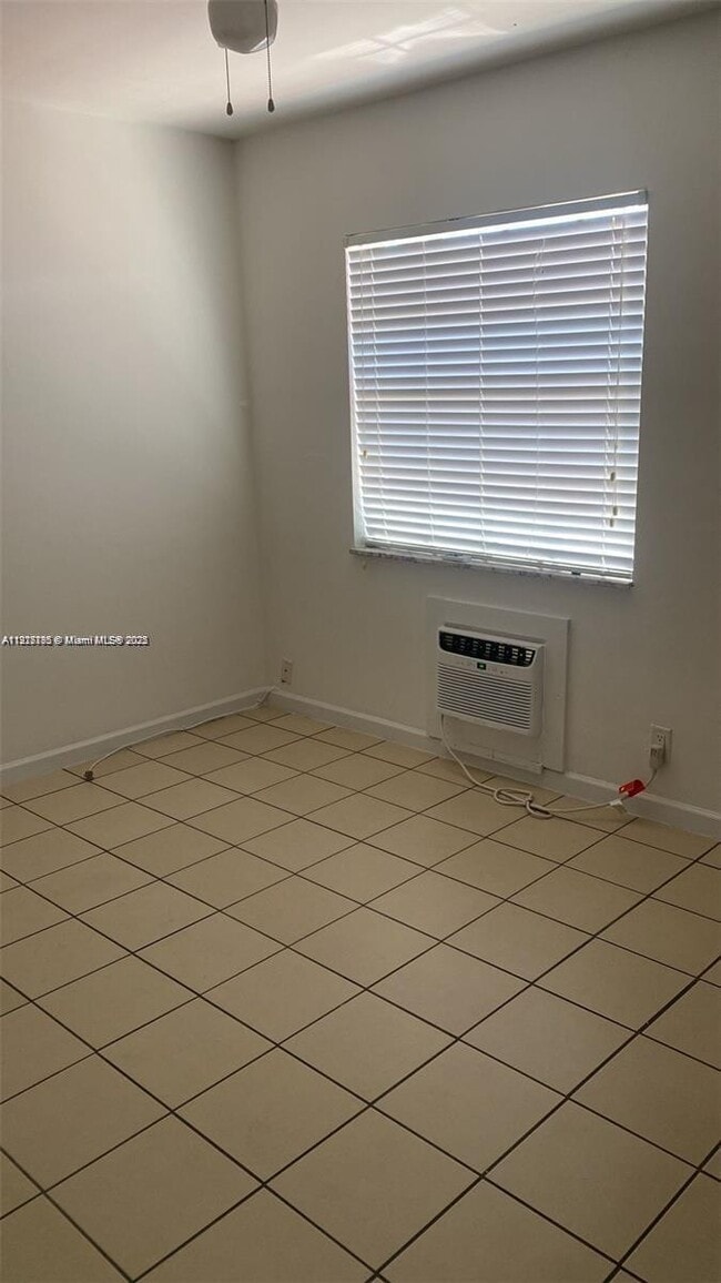 Building Photo - 200 NE 45th St