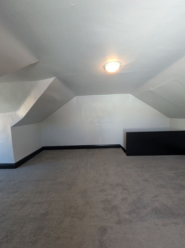 Building Photo - 1818-1820 Westmont Ave, Pittsburgh, PA 15210