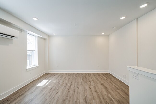 Building Photo - 6906 Ridge Ave