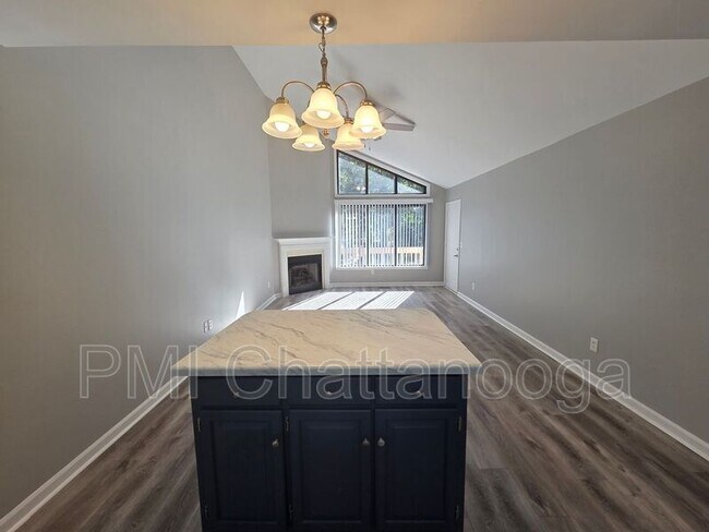 Building Photo - 3717 Crestview Pl