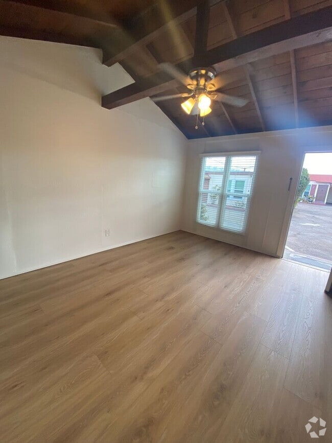 Building Photo - Studio Apartment Available now.
