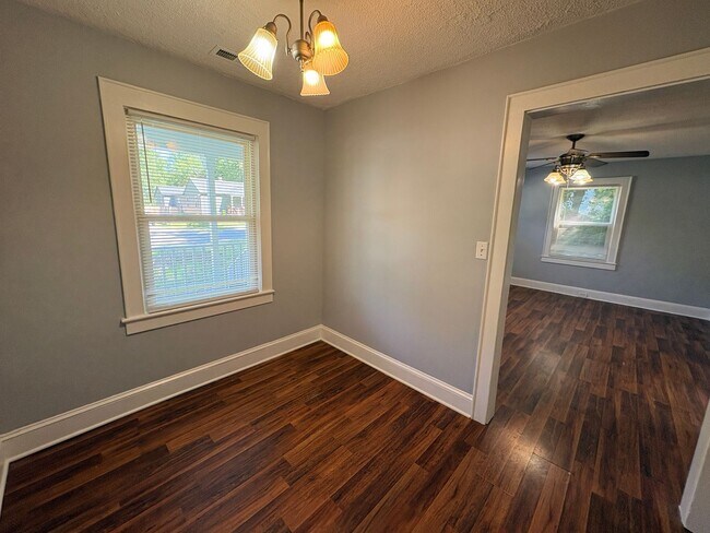 Building Photo - Charming 2 Bedroom home in Ashley Park