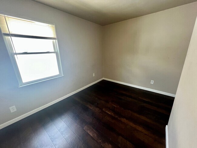 Building Photo - 146 Maplewood Ave