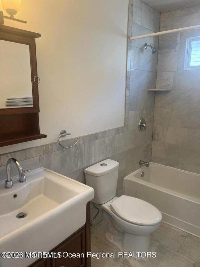 Building Photo - 83 Vanard Dr