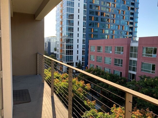 Building Photo - $500 OFF FOR FIRST MONTH RENT!!! Two Bedro...