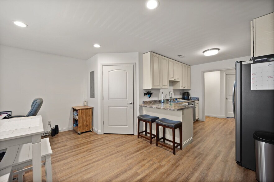 Building Photo - 12 Charlottes Pl