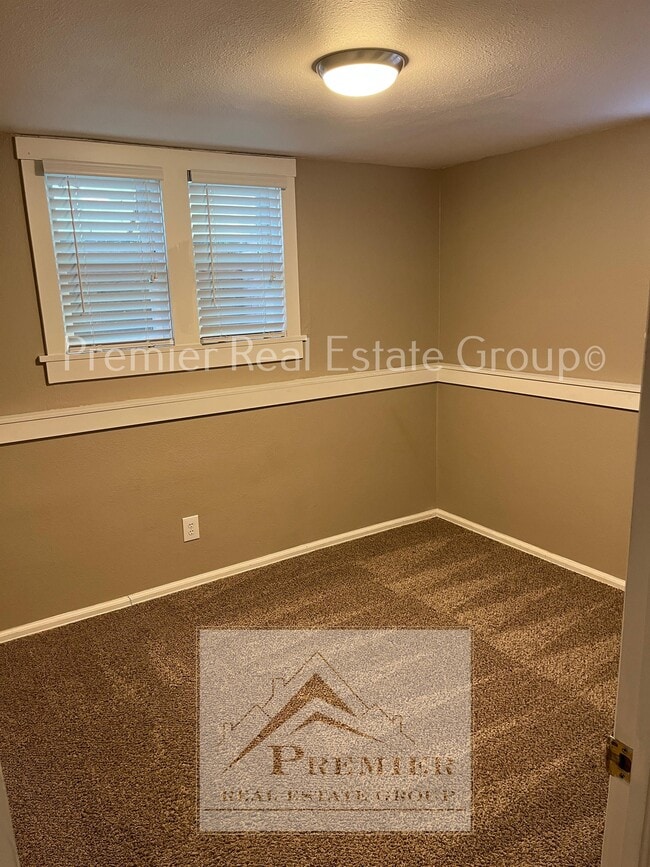 Building Photo - 2021 N El Paso St