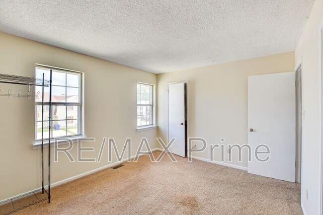 Building Photo - 4705 White Tail Ct