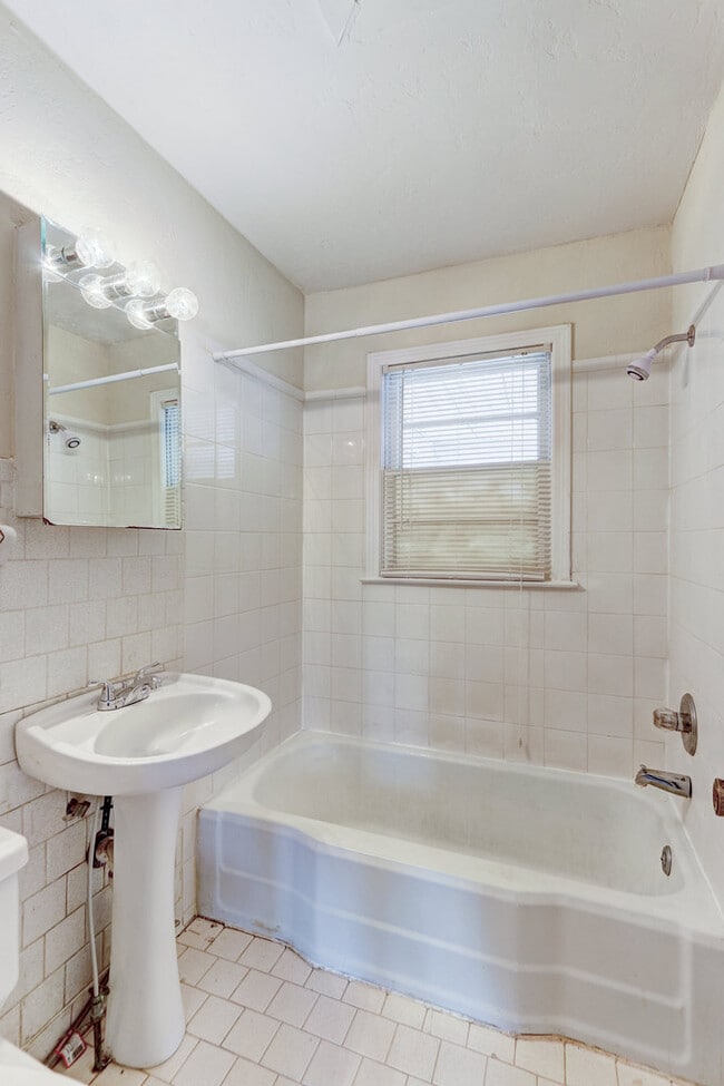 Building Photo - Welcome to the Bethany 2 Bedroom, a charmi...