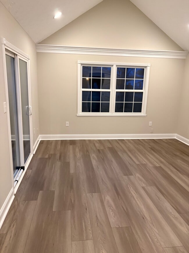 Building Photo - 10717 N Park Ave