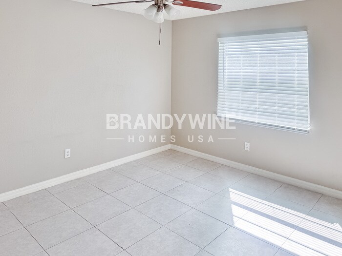 Building Photo - 805 Sprucewood Ln