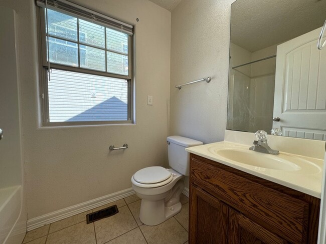 Building Photo - 3 Bedroom Home in Downtown Waynesville!