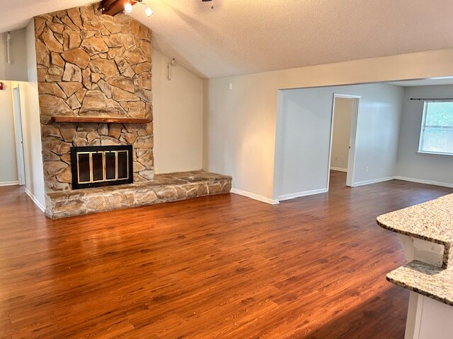 Building Photo - 4294 Tanglewilde Dr S