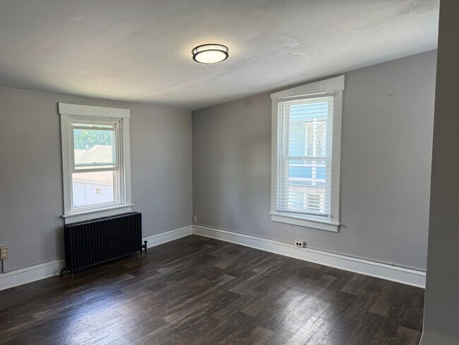 Building Photo - Modern 2 bedroom End-of-Row Townhome in Rothsville - w/ Garage & In Unit Laundry!