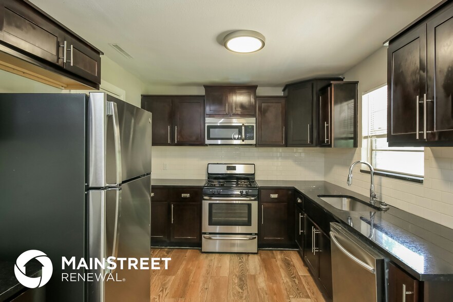 Building Photo - 5517 S Linn Ave