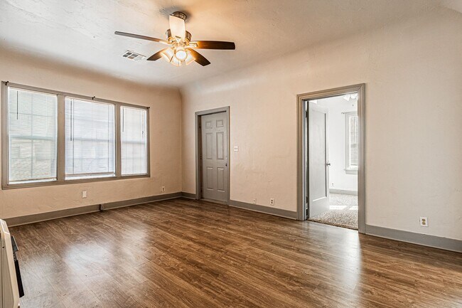 Building Photo - 2 Bed 1 Bath Duplex in NE OKC