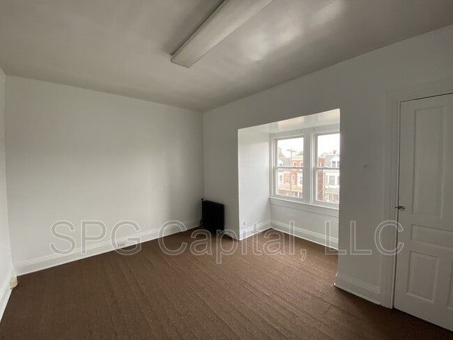 Building Photo - 252 W Jackson St